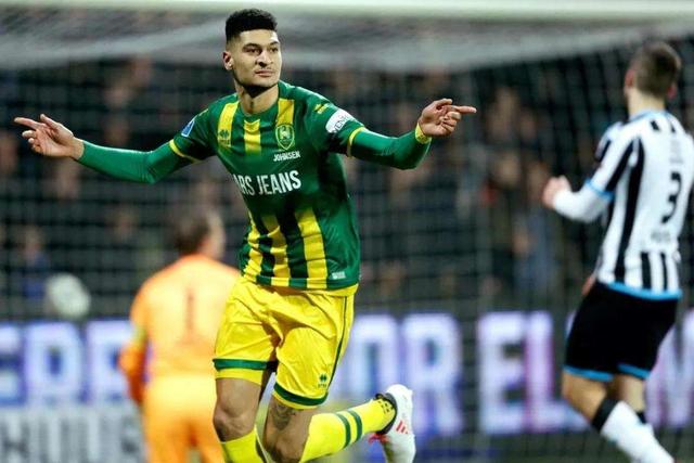 媒体人：新疆球员刘懿霆在体测中膝盖受伤