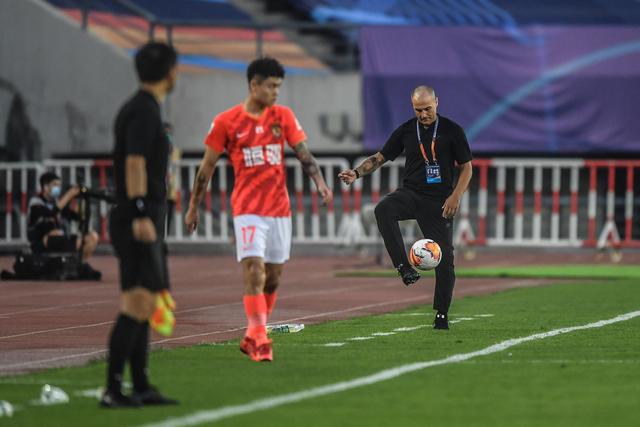 罗伯逊：每场比赛斯洛特都会改变球员职责